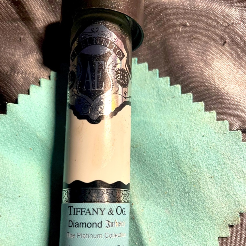 Glass Cigar Tiffany limited edition! Perfect Gift for the high class gardener!😍